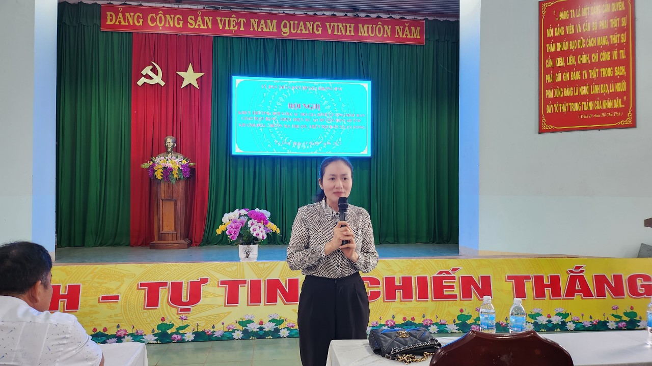 Khen thưởng cho 104 hộ gia đình tại xã Ea Yông, huyện Krông Pắc đã gương mẫu bàn giao mặt bằng Dự án đường bộ cao tốc Khánh Hòa – Buôn Ma Thuột